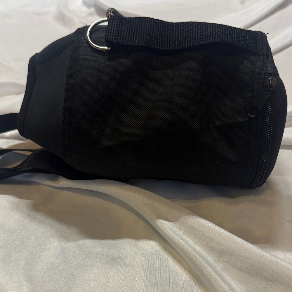 Black Portable Bottle Carrier with Adjustable Strap - Picture 4 of 6